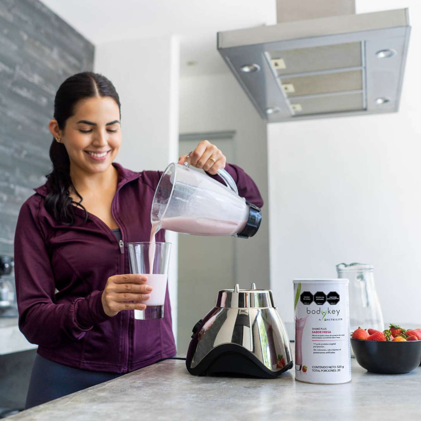 Shake Plus Sabor Fresa, complementa tu nutrición y satisface tu antojo