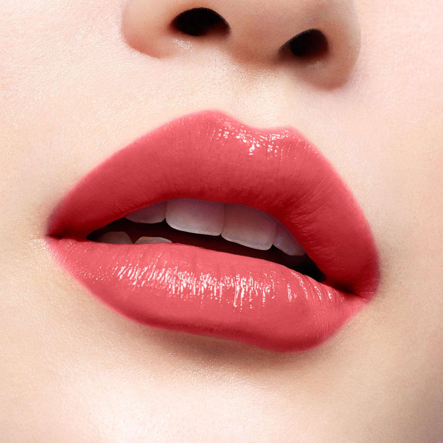 Lipstick Acabado en Crema - Spice Meets Nice, deja tus labios vibrantes, suaves e hidratados