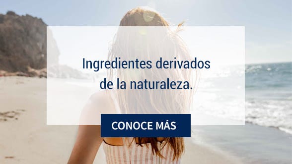 La imagen de fondo muestra a una mujer de espaldas en la playa mientras admira el océano. Productos de Limpieza Amway Home, seguros y efectivos. Conoce los ingredientes de estos productos derivados de la naturaleza
