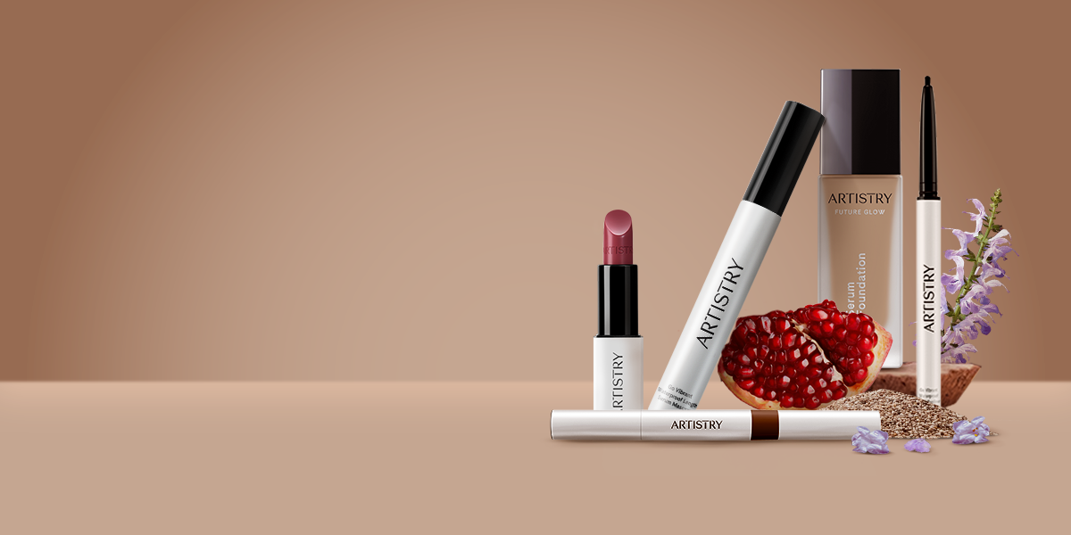 Mujer usando maquillaje Artistry. Muéstrale al mundo lo mejor de ti con una piel radiante con productos para el cuidado de la piel y maquillaje Artistry.